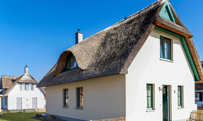 Zierow House | Comfortable 2-Bedroom Accommodation with Ocean View in Zierow