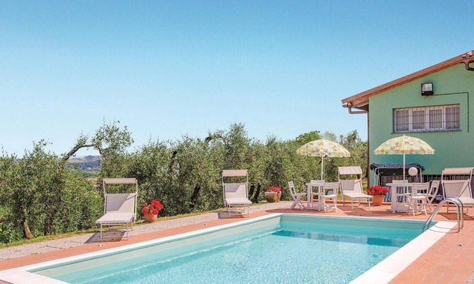 Castelfiorentino House | Cozy 2 Bedroom Stay in Castelfiorentino with Pool & Spa