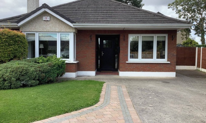 Clane House | Charming Retreat in Clane with Spa and Hot Tub Access