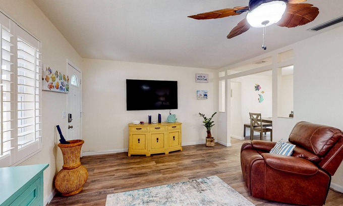 Walsingham House | Beautiful Home Near Pinellas Trail with Beach Gear Access