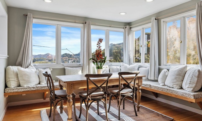 Sausalito House | Inviting View Home - Walk to Town & Guest Rated 9.4/10