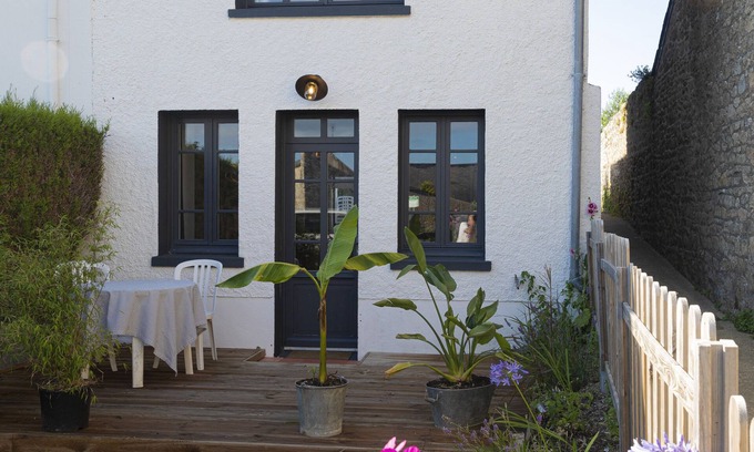 Arzon House | Cozy Beach House with Ocean View - Rated 10/10