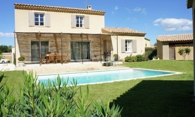 Maubec House | Idyllic Retreat at the Luberon with Private Pool Access