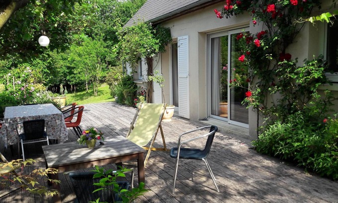 Azay-le-Rideau House | Beautiful House Surrounded by Lush Greenery - 10/10 Rated