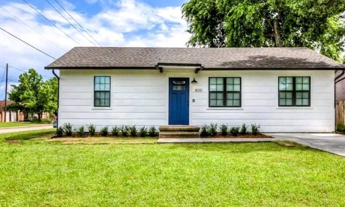 Central Oklahoma City House | Pet-Friendly Retreat Near Nichol Hills with Top Ratings