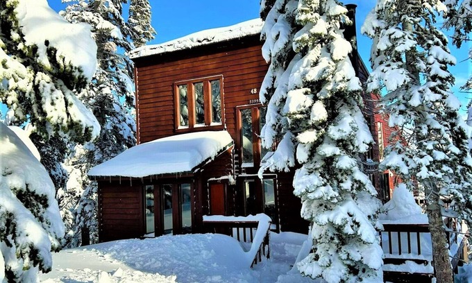 West Meadows House | Top-Rated Kirkwood Mountain House with Pool & Pet-Friendly