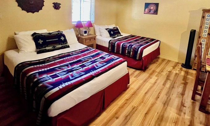 San Lorenzo Hotel | Cozy Suite at Lake Roberts with Pet-Friendly Amenities