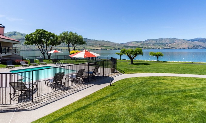 Chelan Condo | Enchanting Lakefront Condo with Pool, Hot Tub & Tennis