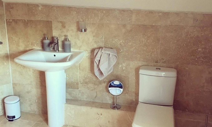 Hereford Apartment | Spacious 2 Bedroom Apartment in Central Hereford - Rated 10/10