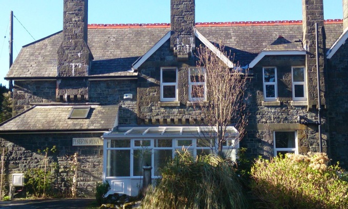 Barmouth House | Family-Friendly Home Steps from Barmouth Beach, Rated 10/10