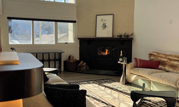 Taos Ski Valley Condo | Lovely Lift View with Loft