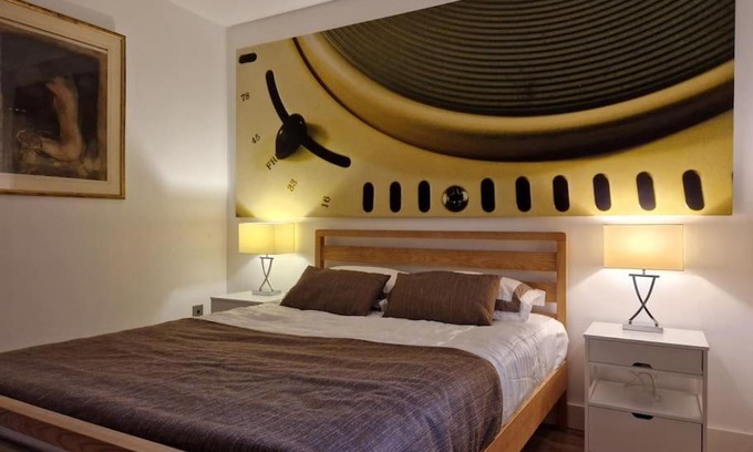Queen's Park Apartment | Budget-Friendly London Stay - 4-Star Rated & Family-Safe