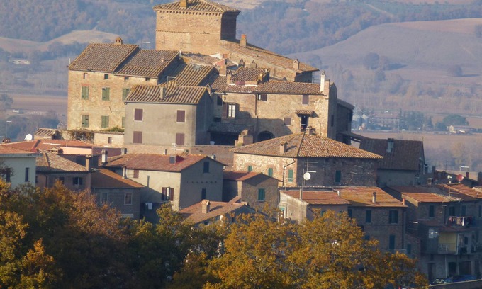 Fabro House | Charming Medieval Townhouse with Scenic Views and Pet-Friendly Amenities
