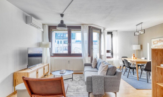Meidling Apartment | Modern Meidling 2BR with Elevator & Balcony Near U6