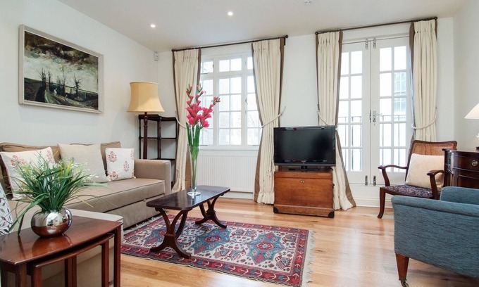 Tachbrook House | Exceptional Mews House in Westminster with Breakfast & Kitchen