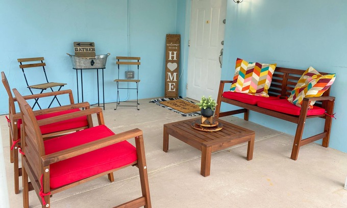 Palmetto Estates Apartment | Welcoming Miami Apartment with Oceanfront Views & Backyard