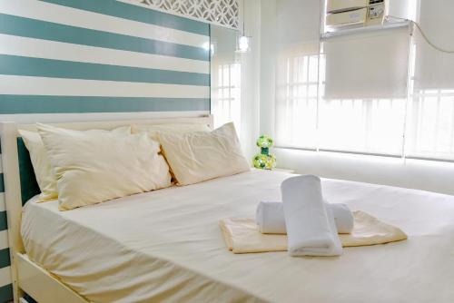 Quezon City Apartment | Modern 2BR Condo with Pool Access & Netflix in San Juan