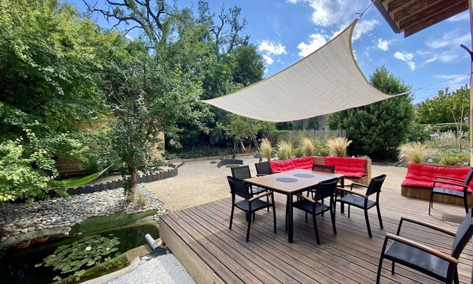 Carcassonne Villa | Modern Villa with Pool and Lake View in Carcassonne
