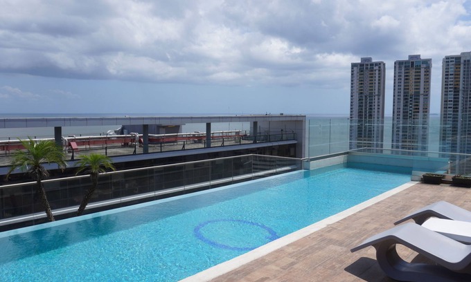 Tumba Vieja House | Modern Two-Bedroom Apartment with Pool and Spa Amenities