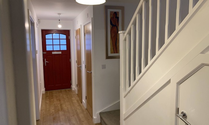 Sidcot House | Modern House Surrounded by Nature, Pet Friendly & Breakfast