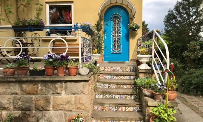 Dunakeszi Apartment | Cozy Nest with Ocean View near Budapest, Rated 9/10