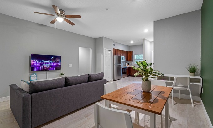 Tampa Condo | Ideal Condo Retreat with Spa & Hot Tub in Central TPA