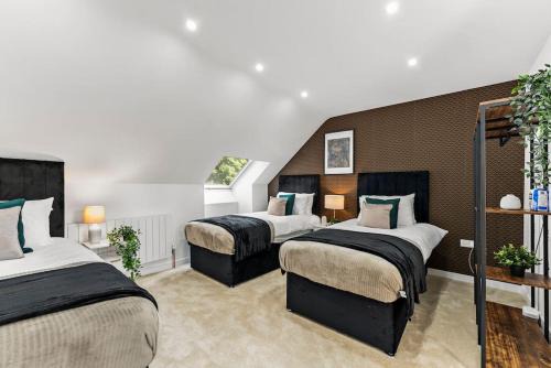 Newark upon Trent House | Lovely Nottingham Abode - Sleeps 15 - Parking