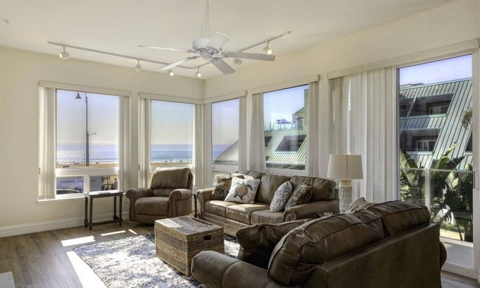 Downtown Condo | Seaside Escape: Ocean Front Condo with Incredible Views