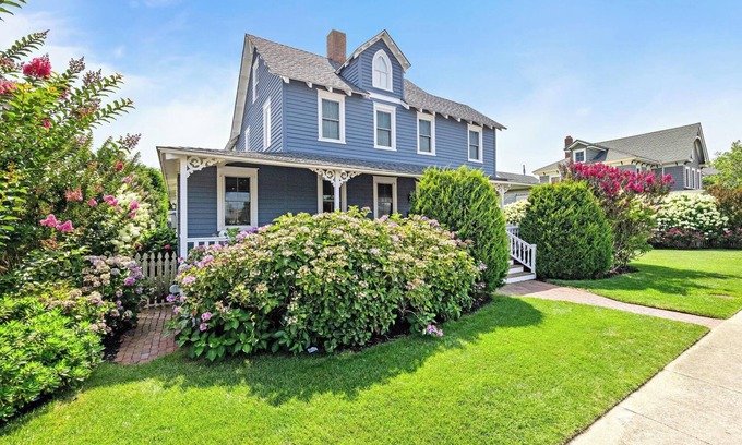 Beach Haven Apartment | Charming Oceanside Apartment in Historic Setting, Rated 10/10
