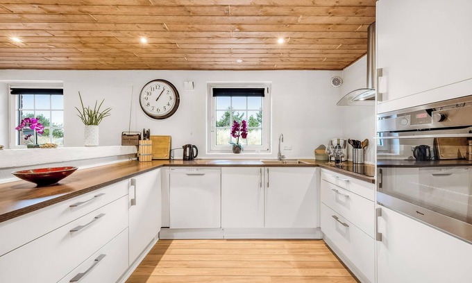 Klegod Cottage | Spacious 6 Bedroom Retreat in Ringkøbing with Pool & Spa