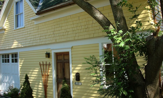 Edgewood House | Inviting Private Carriage House on Historic Property