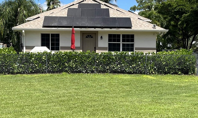 Oakes Estates Cottage | Cozy Private Cottage with Ocean View, Near the Beach!
