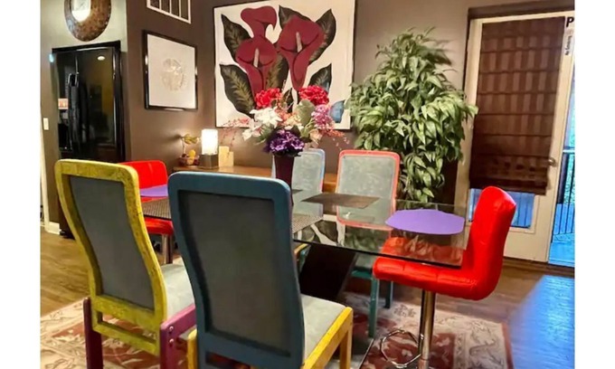 Washington Park Condo | Quiet 6-Bedroom Suite near McCormick Place with Lake View