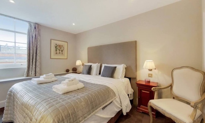 Knightsbridge House | Cozy Room in Knightsbridge's Vibrant Heart Awaits You
