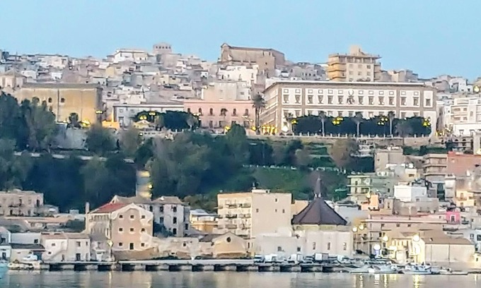 Sciacca House | Seafront Getaway @the Port: Rated 9.6/10 with Spa & Breakfast