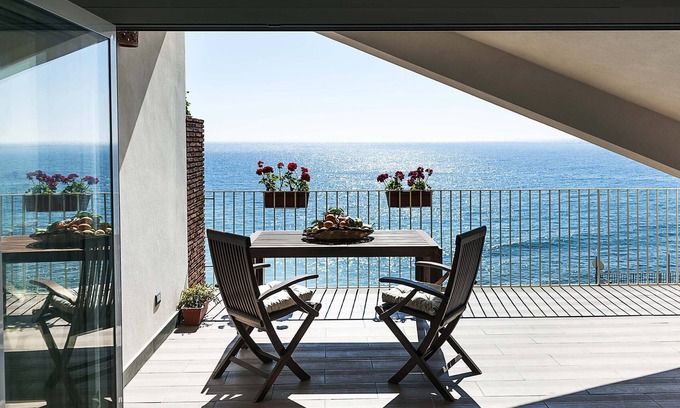 Taormina Apartment | Oceanfront Flat with Stunning Views and Perfect Rating