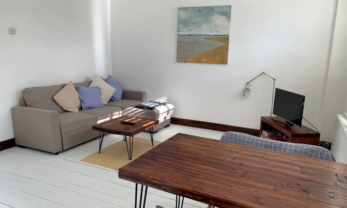 Leigh-on-Sea Cottage | Seaside Ground Floor Cottage in Old Leigh - Pet Friendly Retreat
