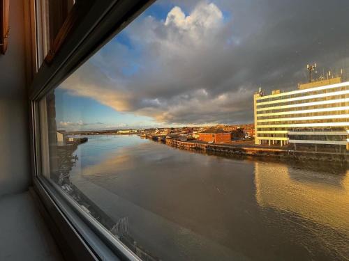 Great Yarmouth Apartment | Pet-Friendly Yare Quays with Scenic River Views