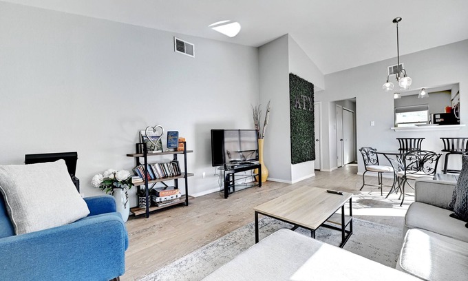 Cherry Creek House | Pet-Friendly South Austin Retreat with Spa & Kitchen