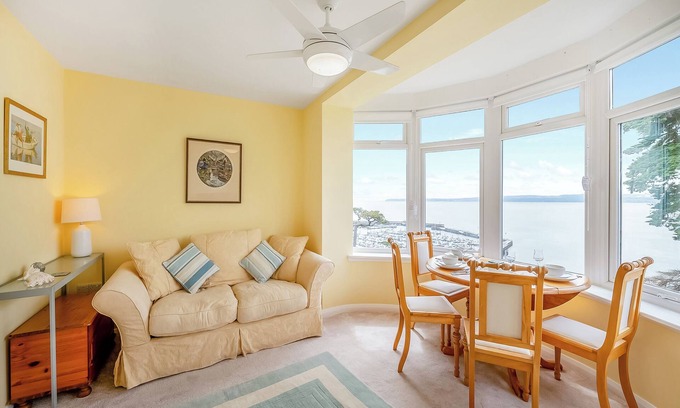 Torquay City Centre Apartment | Stunning Oceanfront Apartment with Breathtaking Torbay Views