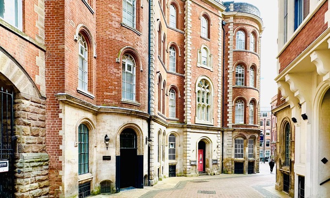 Nottingham City Centre Apartment | Cozy Studio Apartment in Nottingham with Kitchen and Breakfast