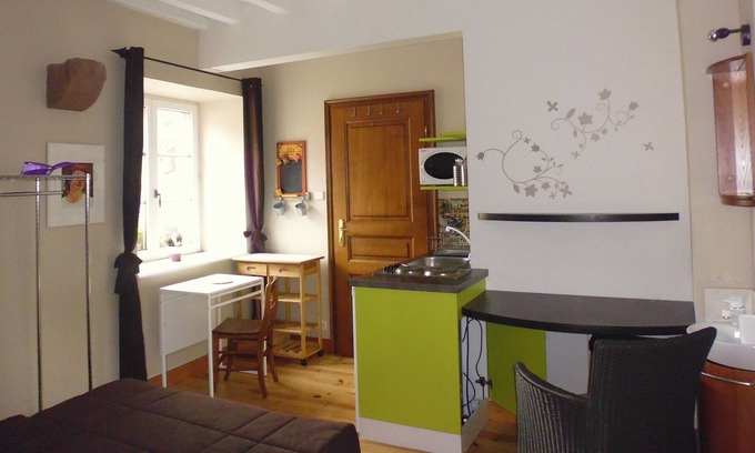 Guemar Apartment | Inviting Studio with Kitchen and Great Guest Reviews