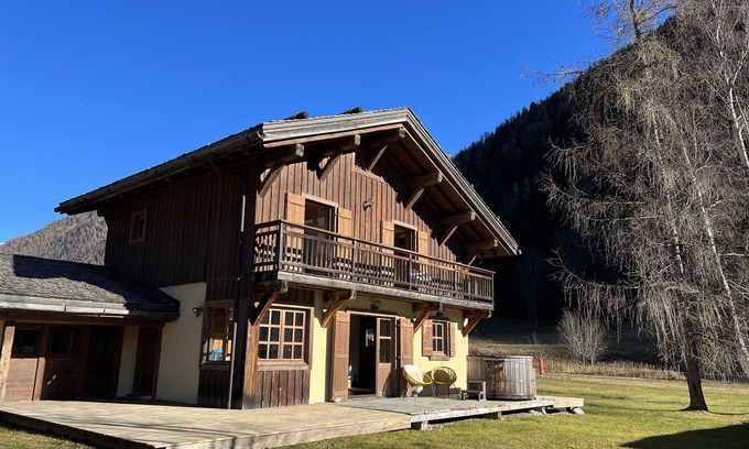 Chamonix-Mont-Blanc Ski Chalet | Stylish Chalet with Mont Blanc Views & Spa Amenities