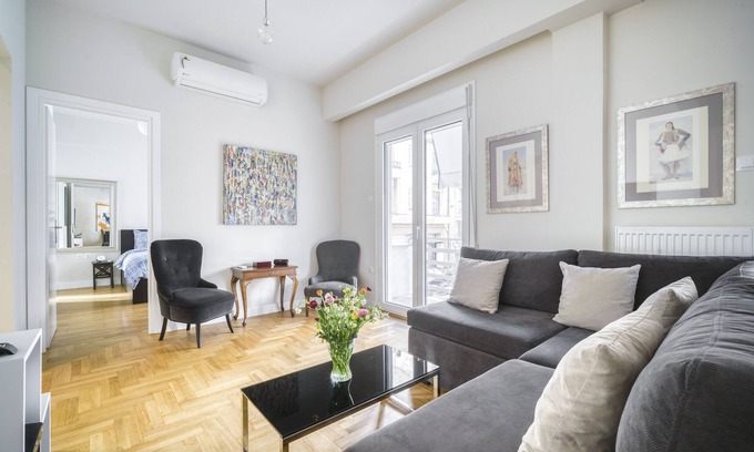 Pangrati Condo | Inviting 2-Bedroom Athens Retreat with Modern Amenities