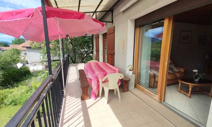 Larringes Apartment | Lovely T4 apartment in village house with mountain views, close to shops.