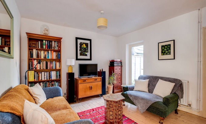South Hinksey House | Enchanting 2-Bed House Steps from Hinksey Park