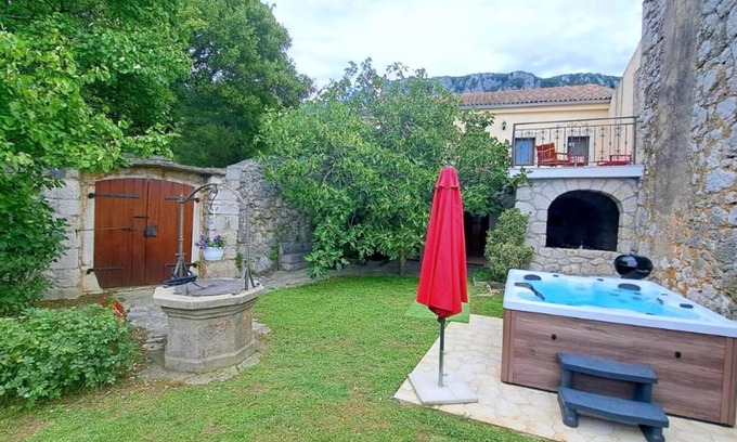 Grizane House | Relaxing Getaway at Rustic Villa Bartola with Ocean Views
