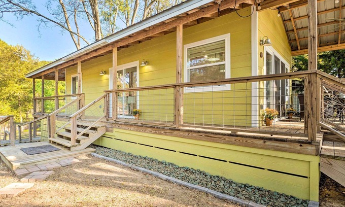 Turtle Beach Apartment | Scenic Toledo Bend Studio with Pet-Friendly Amenities