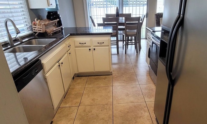 Bay Terraces Bed & Breakfast | Lovely townhome with a relaxing room