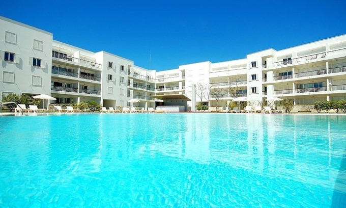Telheiro Apartment | Elegant Townhouse on Lagos Marina with Pool & Spa Access